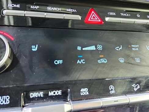 Used 2025 Hyundai Santa Fe SEL AWD/4WD image 18