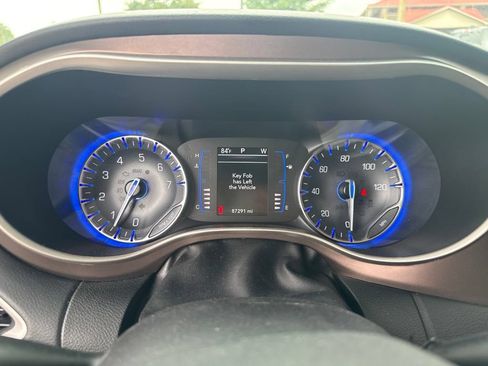 Used 2023 Chrysler Voyager LX FWD image 6
