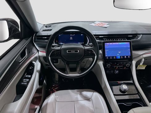 Used 2022 Jeep Grand Cherokee Overland RWD image 22