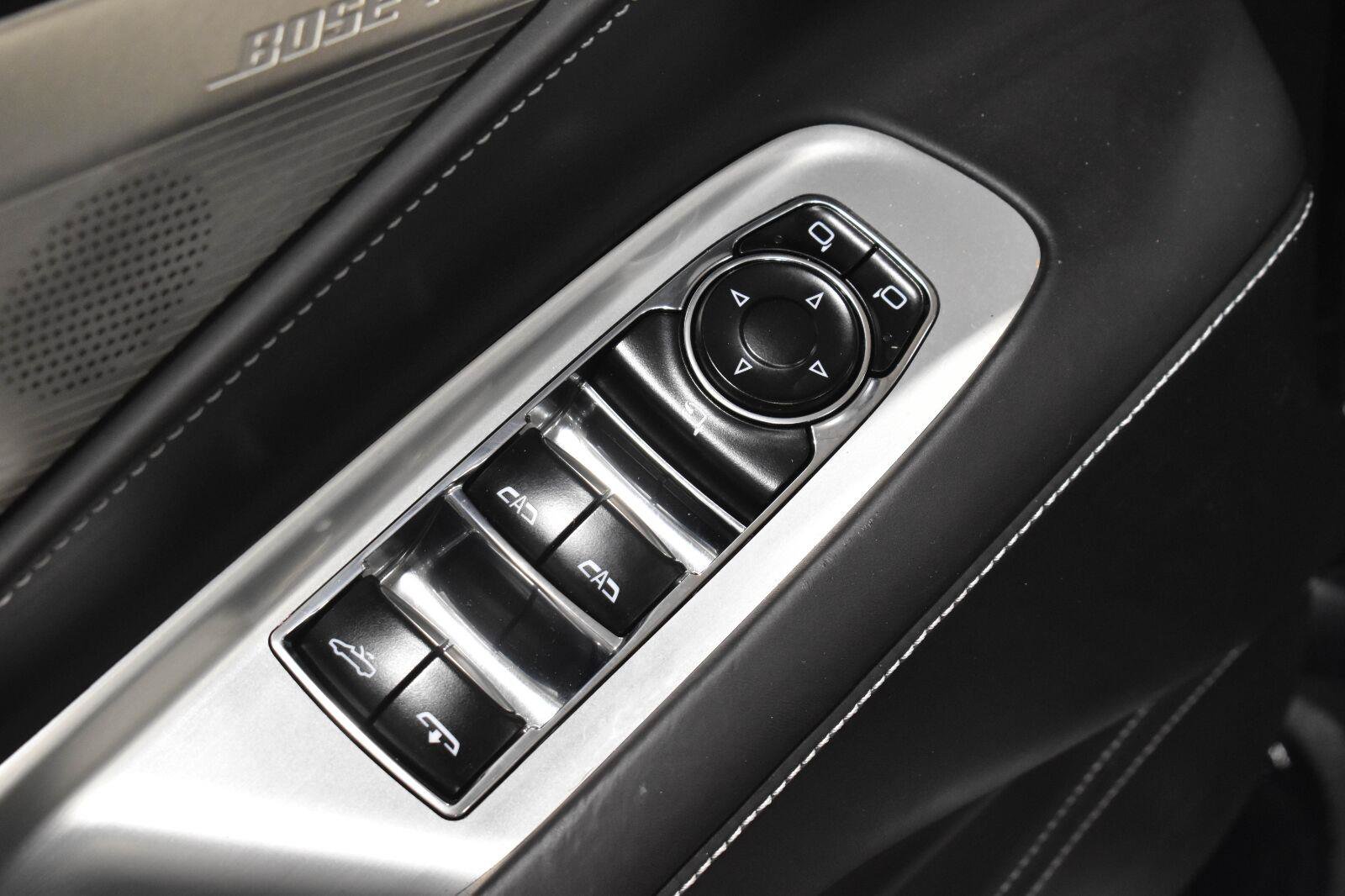 Used 2021 Chevrolet Corvette Stingray Premium Conv w/ Z51 Performance Package RWD image 8