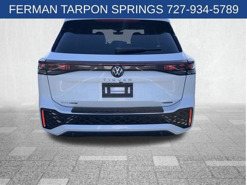 Used 2026 Volkswagen Tiguan SEL R-Line AWD/4WD image 5