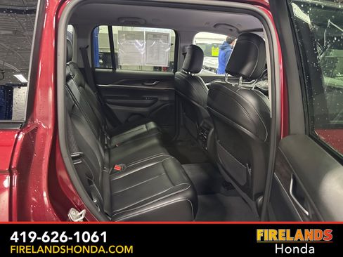 Used 2023 Jeep Grand Cherokee Limited image 39