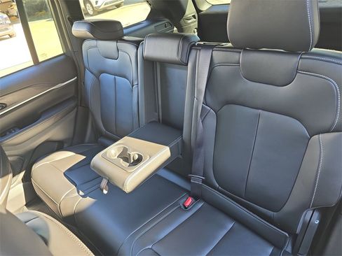 New 2025 Jeep Grand Cherokee Limited w/ Black Appearance Package image 15