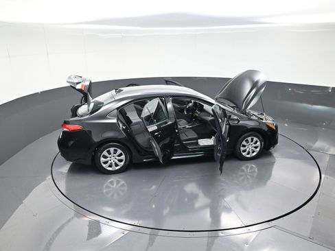 Used 2023 Toyota Corolla LE image 14