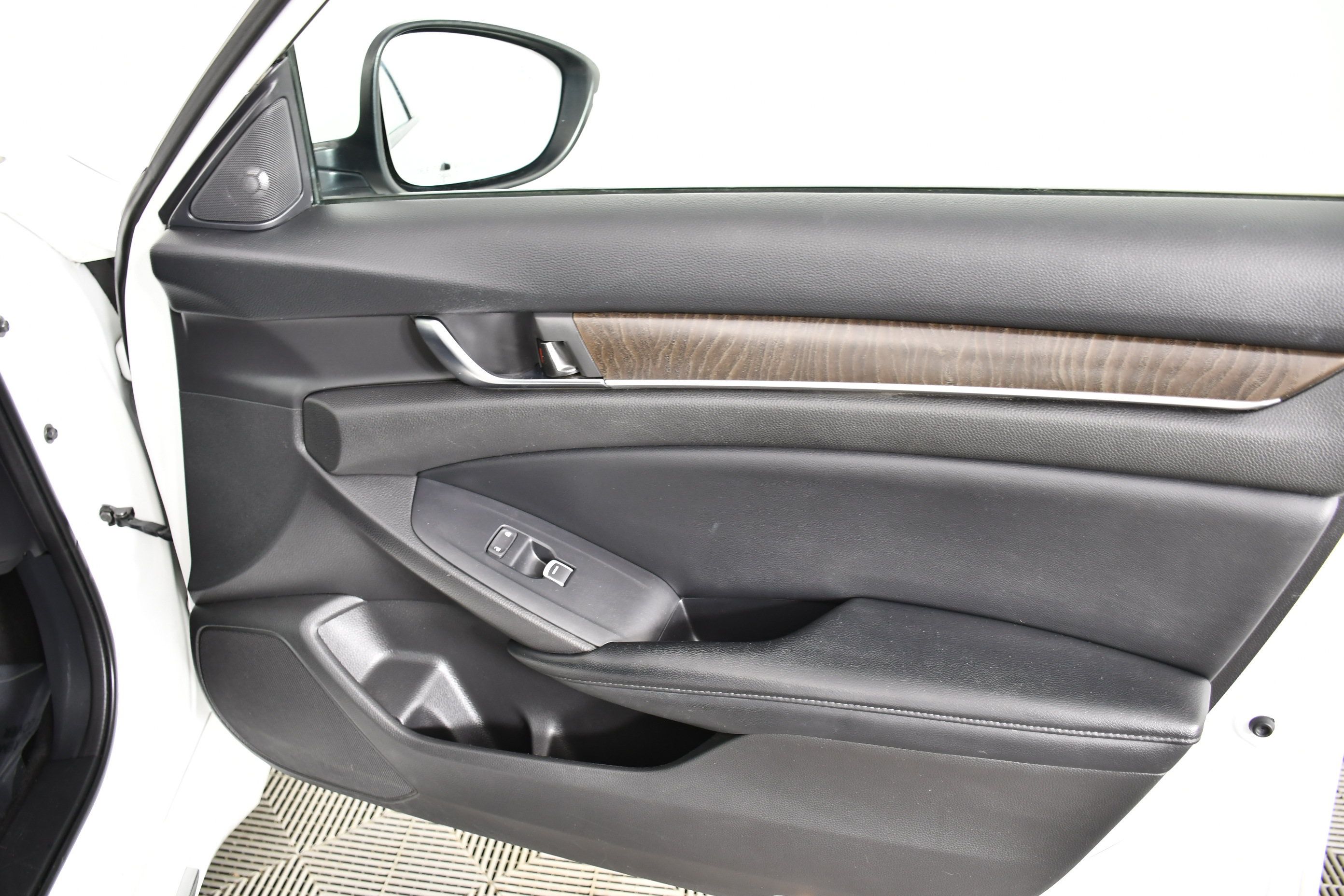 Used 2018 Honda Accord Touring image 40