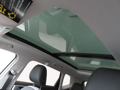 New 2025 Volkswagen Taos SE image 21