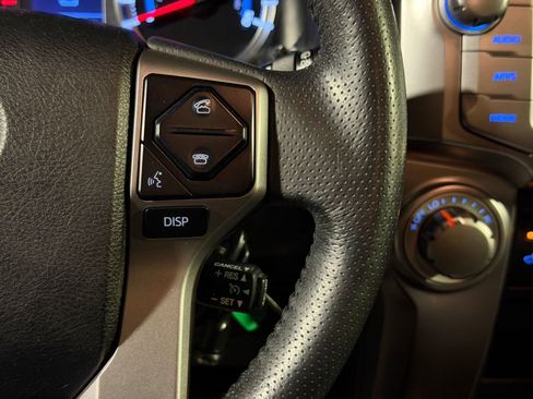 Used 2018 Toyota 4Runner SR5 AWD/4WD image 28