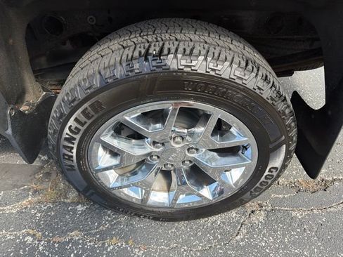 Used 2015 GMC Sierra 1500 SLT w/ SLT Preferred Package AWD/4WD image 9