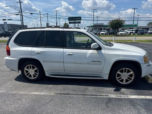 Used 2007 GMC Envoy Denali RWD image 2