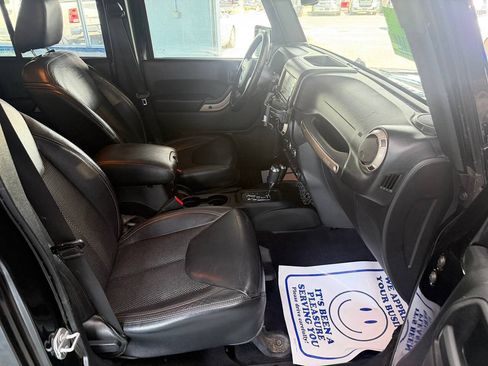 Used 2017 Jeep Wrangler Unlimited Sahara AWD/4WD image 12