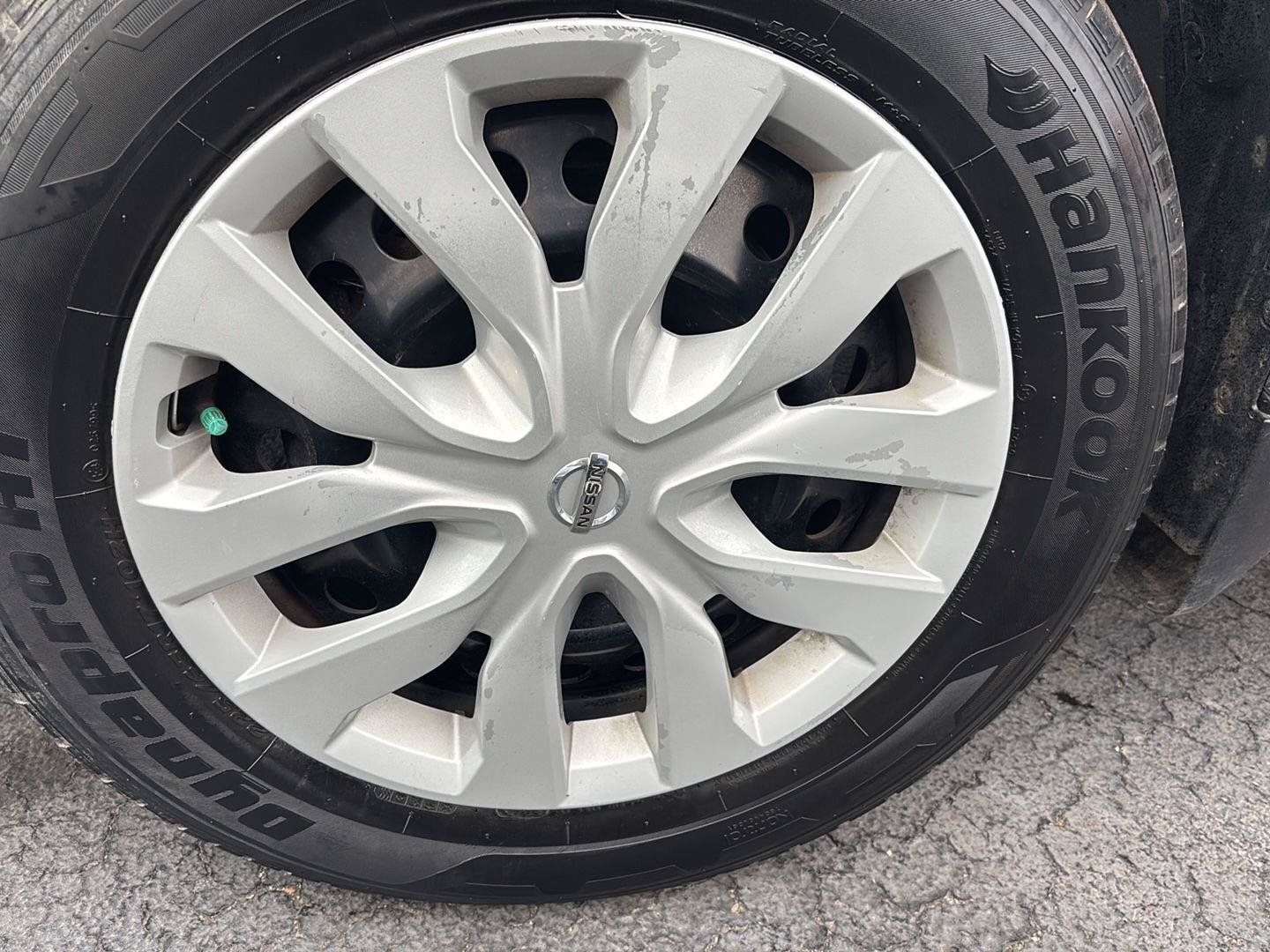 Used 2020 Nissan Rogue S FWD image 3