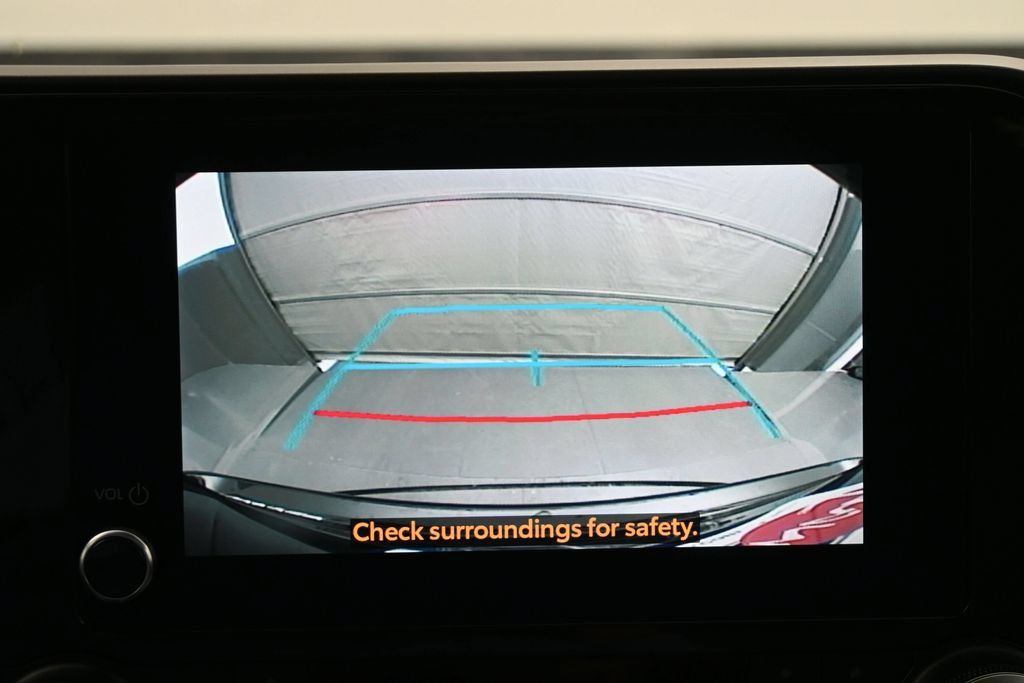 Used 2023 Toyota Highlander XLE FWD image 14