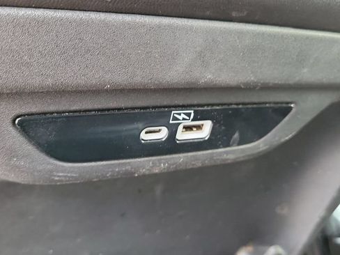 Used 2023 Chrysler Pacifica Touring-L FWD image 15