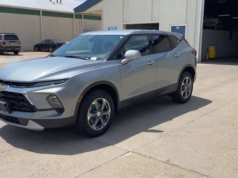 Used 2026 Chevrolet Blazer LT FWD image 4