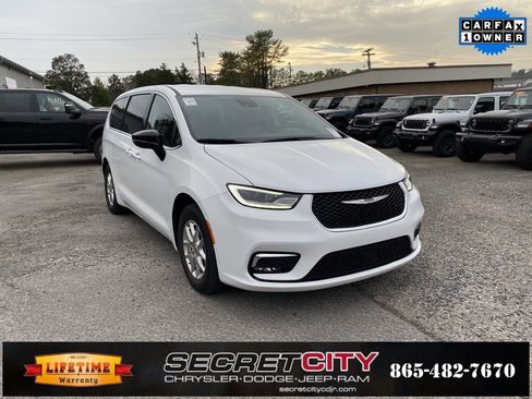 Used 2024 Chrysler Pacifica Touring-L image 3