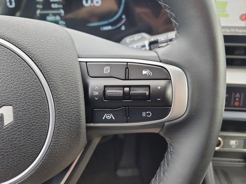 Certified 2025 Kia Sportage EX image 29