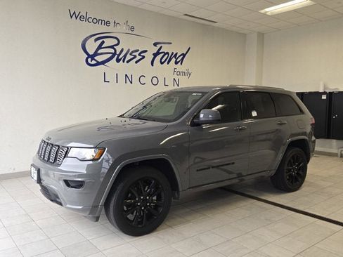 Used 2022 Jeep Grand Cherokee Laredo X image 1
