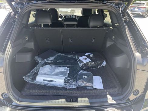 New 2026 Volkswagen Tiguan SE R-Line FWD image 8