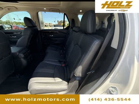 Used 2025 Honda Pilot Touring image 25