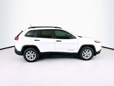 Used 2016 Jeep Cherokee Sport image 10