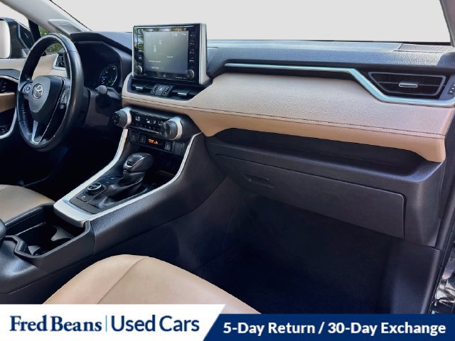 Used 2021 Toyota RAV4 XLE Premium AWD/4WD image 35