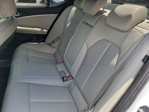 Used 2025 Genesis G70 2.5T RWD image 14
