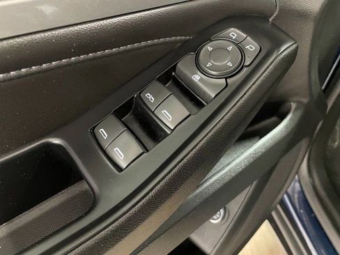 Used 2023 Chevrolet Traverse LT image 19