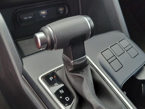 Used 2025 Kia Sportage LX FWD image 9