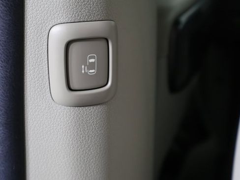 Used 2020 Kia Sedona LX image 17