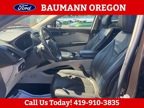 Used 2019 Lincoln Nautilus Select AWD/4WD image 12