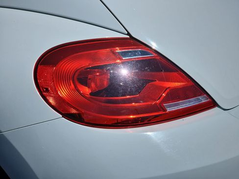 Used 2015 Volkswagen Beetle 1.8T FWD image 34