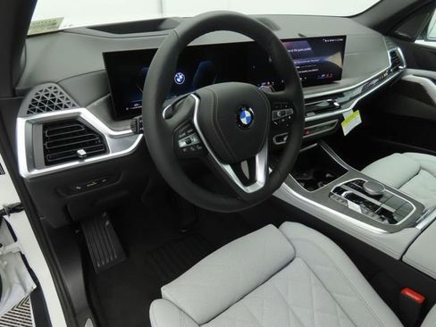 New 2026 BMW X5 sDrive40i image 9