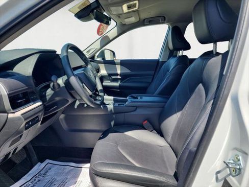Certified 2024 Toyota Grand Highlander AWD image 9