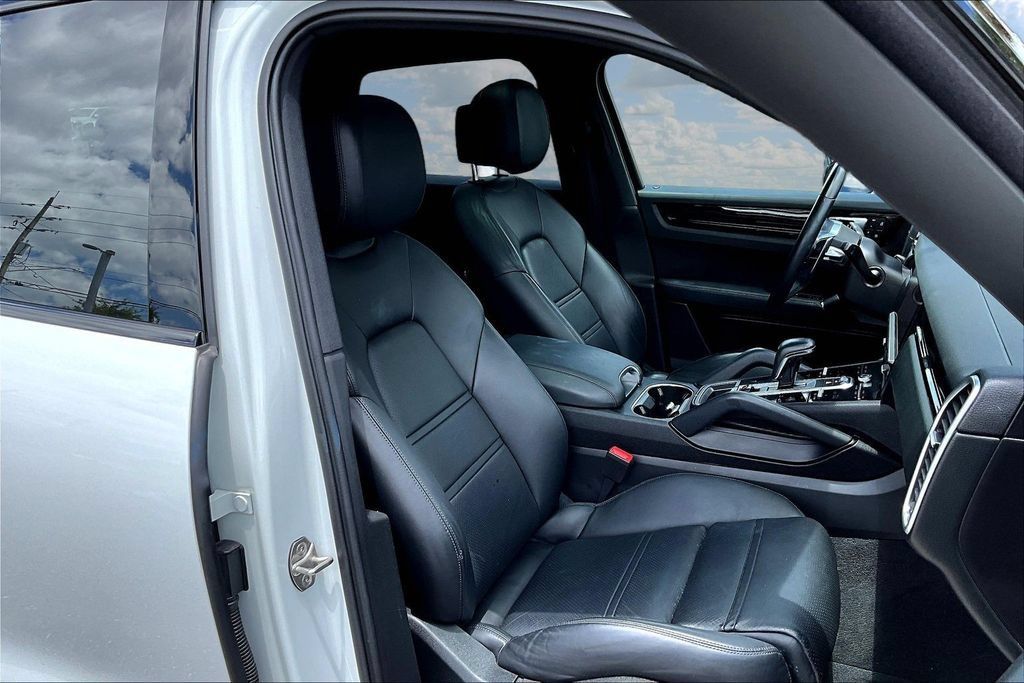 Used 2023 Porsche Cayenne AWD/4WD image 27