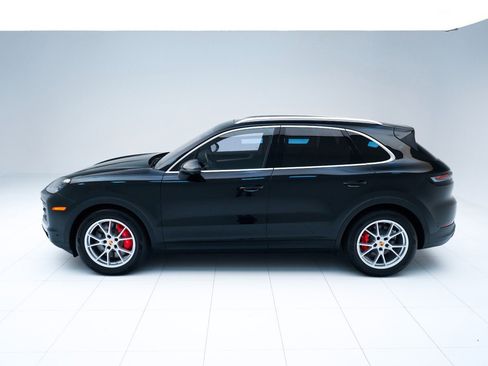 Used 2025 Porsche Cayenne S image 2