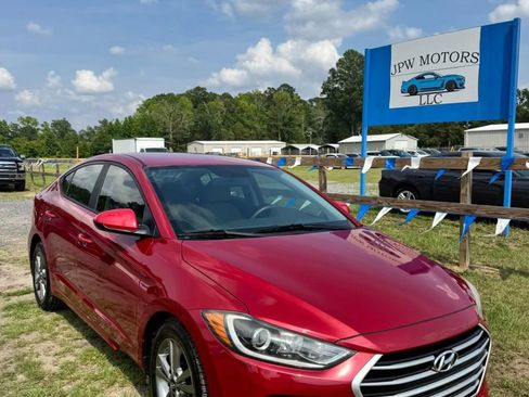 Used 2017 Hyundai Elantra SE FWD image 2