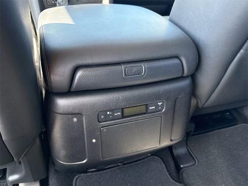 Used 2024 Nissan Armada SL w/ Captain's Chairs Package image 24