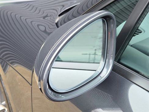 Used 2025 Porsche Macan image 29