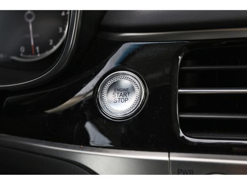 Used 2025 Genesis G70 2.5T RWD image 28