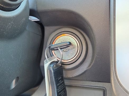 Used 2018 Nissan Frontier PRO-4X image 27