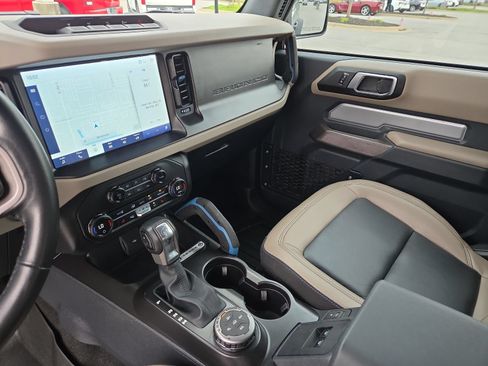 Used 2023 Ford Bronco Wildtrak AWD/4WD image 12