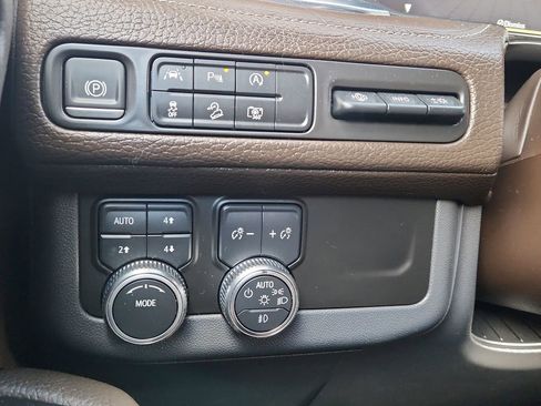 Used 2023 GMC Yukon XL Denali image 29