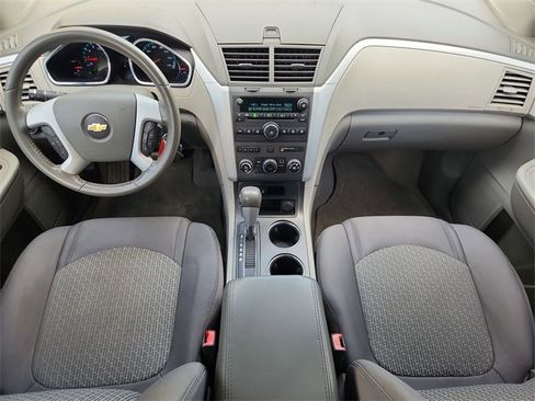 Used 2012 Chevrolet Traverse LT image 17