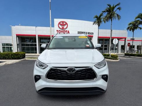 Used 2023 Toyota Highlander Limited FWD image 2