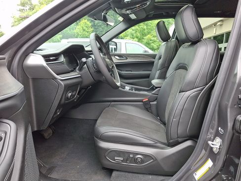 New 2026 Jeep Grand Cherokee Altitude AWD/4WD image 10