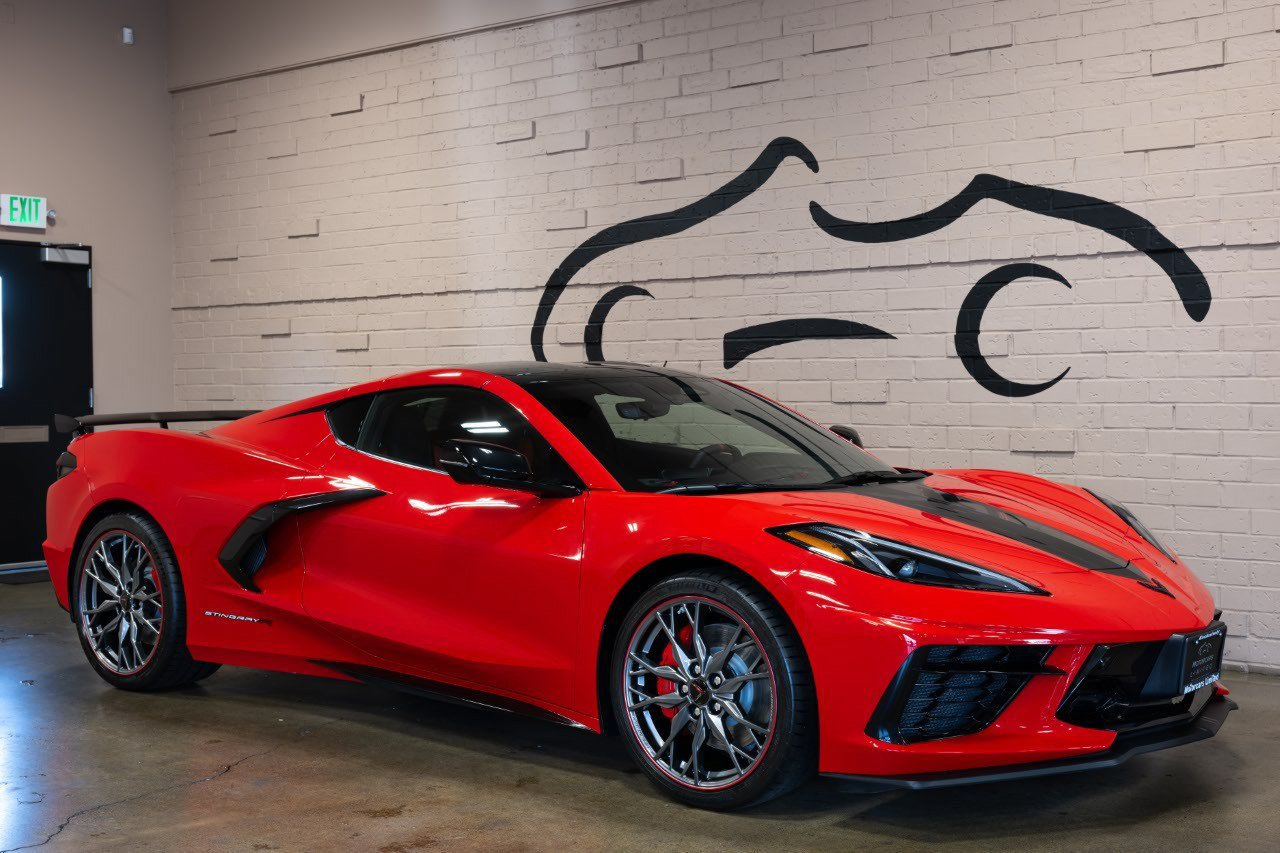 Used 2025 Chevrolet Corvette Stingray Premium Cpe w/ Z51 Performance Package RWD image 2