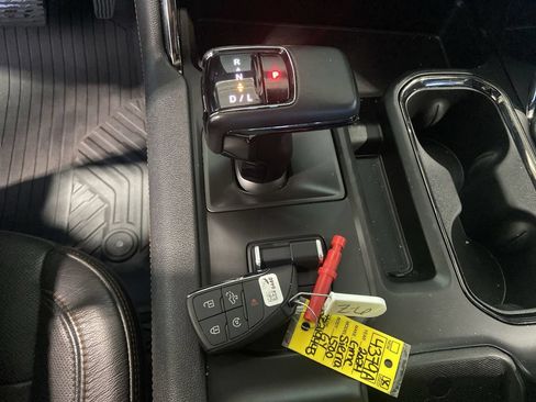 Used 2024 GMC Sierra 1500 AT4 w/ AT4 Premium Package AWD/4WD image 16