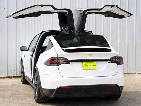 Used 2022 Tesla Model X image 50