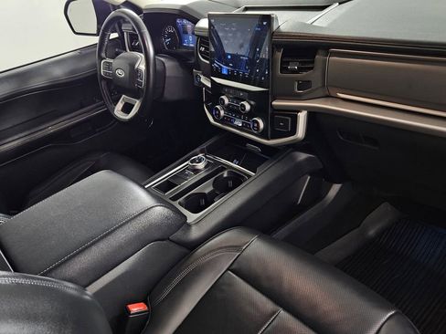 Used 2024 Ford Expedition XLT image 32