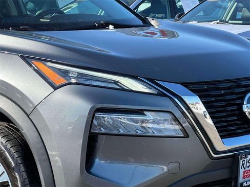 Used 2021 Nissan Rogue SV w/ Premium Package image 8